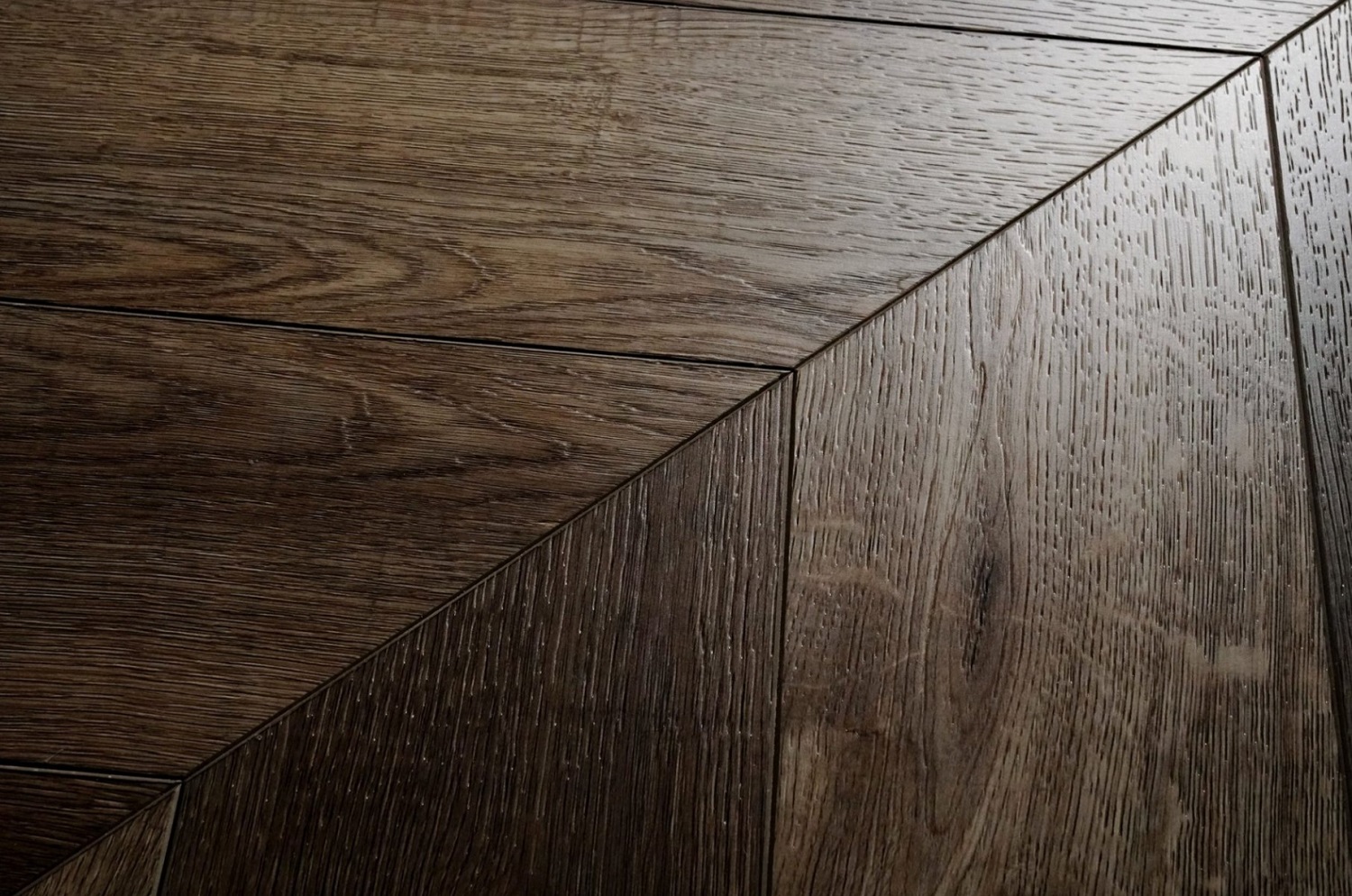 Клеевой виниловый пол Damy Floor Chevron LVT Сен-Жермен 600x127x2.5 мм, упаковка 3,048 м Клеевой виниловый пол Damy Floor Chevron LVT Сен-Жермен 600x127x2.5 мм, упаковка 3,048 м